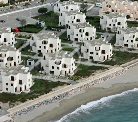 A 2 Pas De La * Le Barcarès