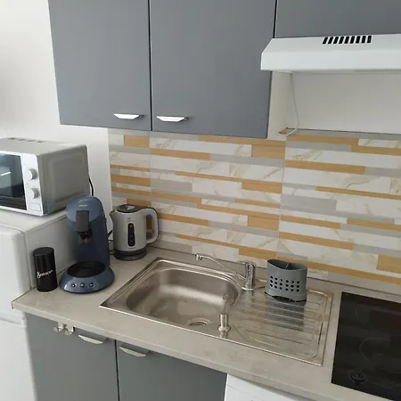 A 2 Pas De La לה ברקרה