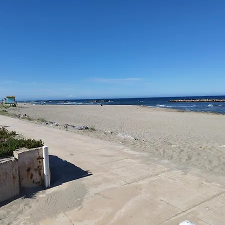 A 2 Pas De La לה ברקרה